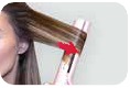 Lockenstab sanft &uuml;ber das Haar gleiten lassen