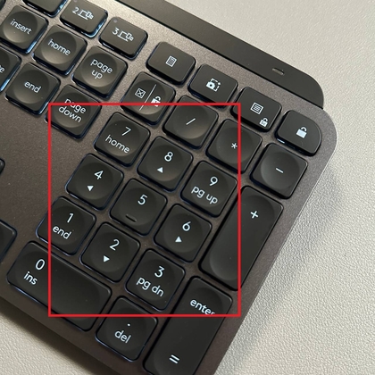 Benutzer &uuml;berpr&uuml;ft Tastaturfunktionalit&auml;t